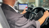 運転席に設置したタブレット
